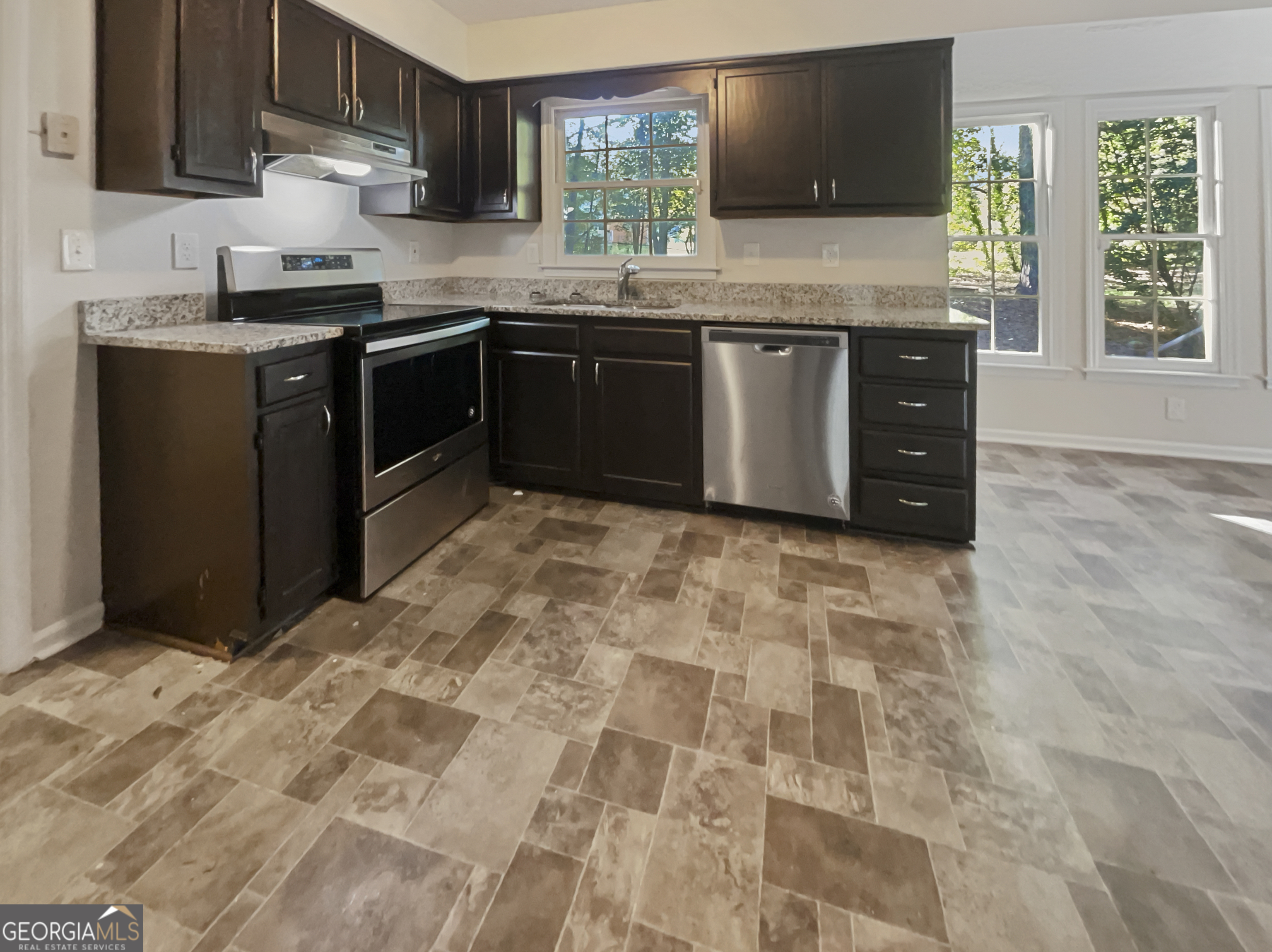 8683 Twin Oaks Drive Property Photo 13