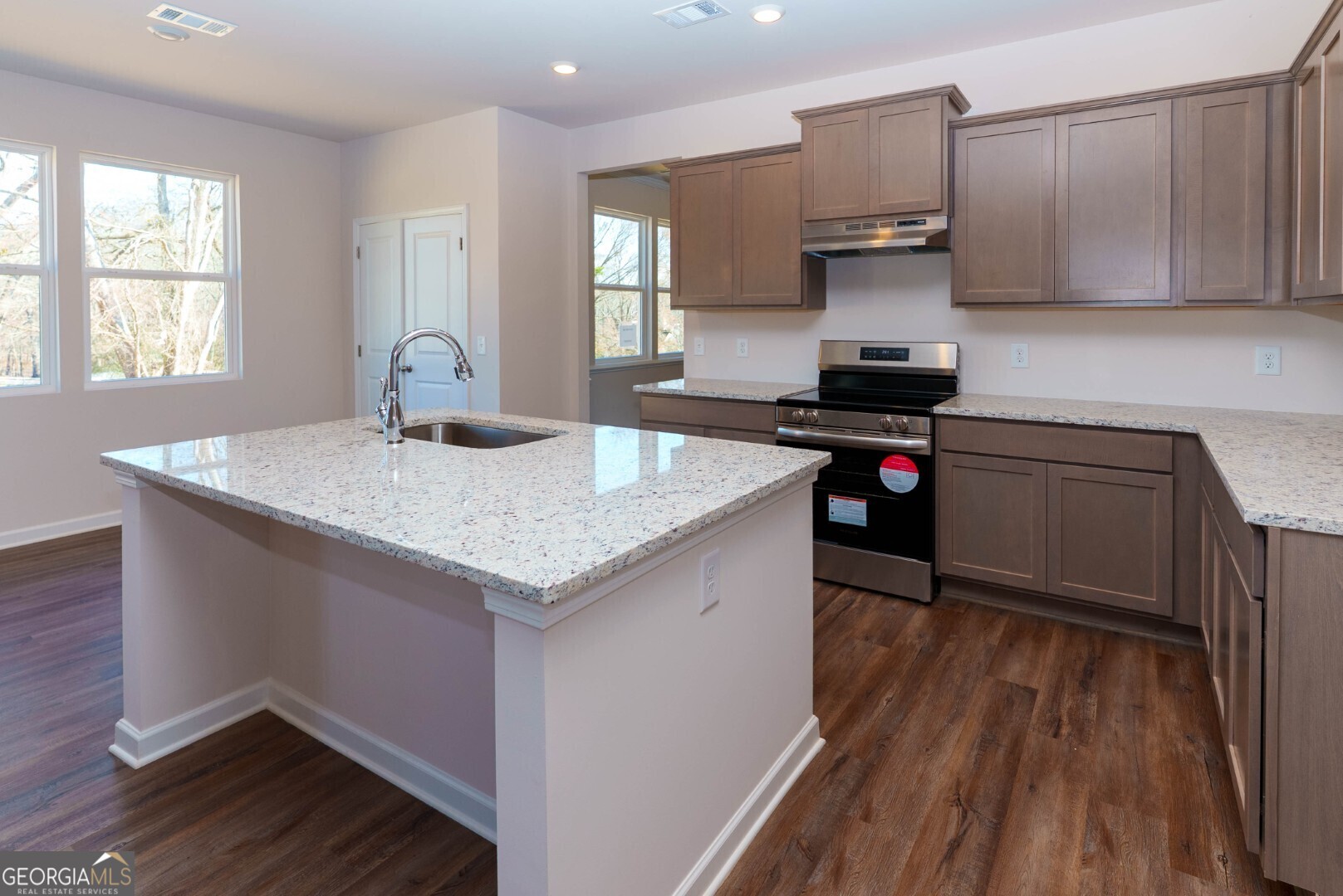 73 Hampton Ridge Way Property Photo 6