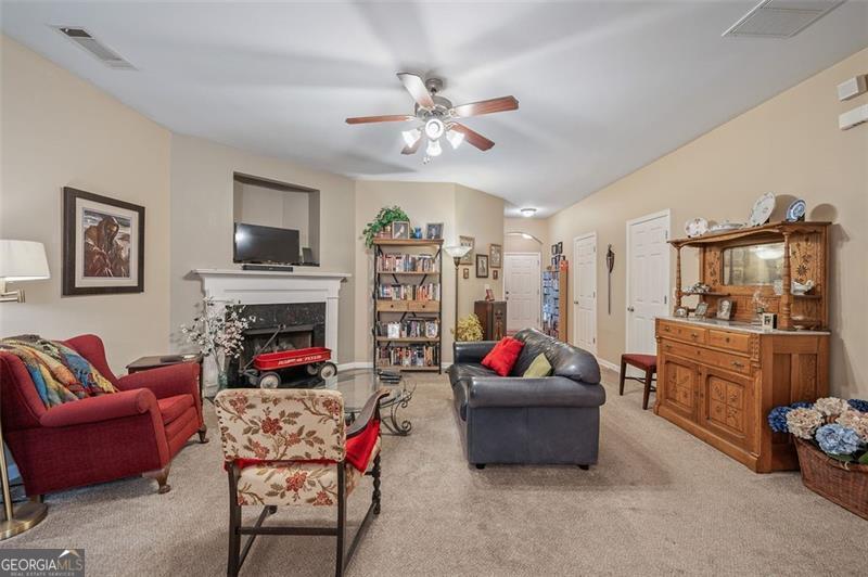 2085 Hasel Street Property Photo 4