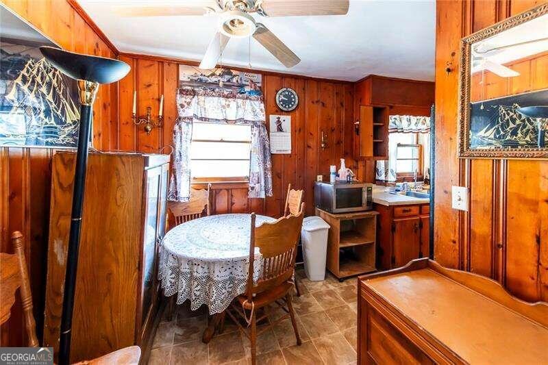 6055 Blackhawk Trail Se Property Photo 8