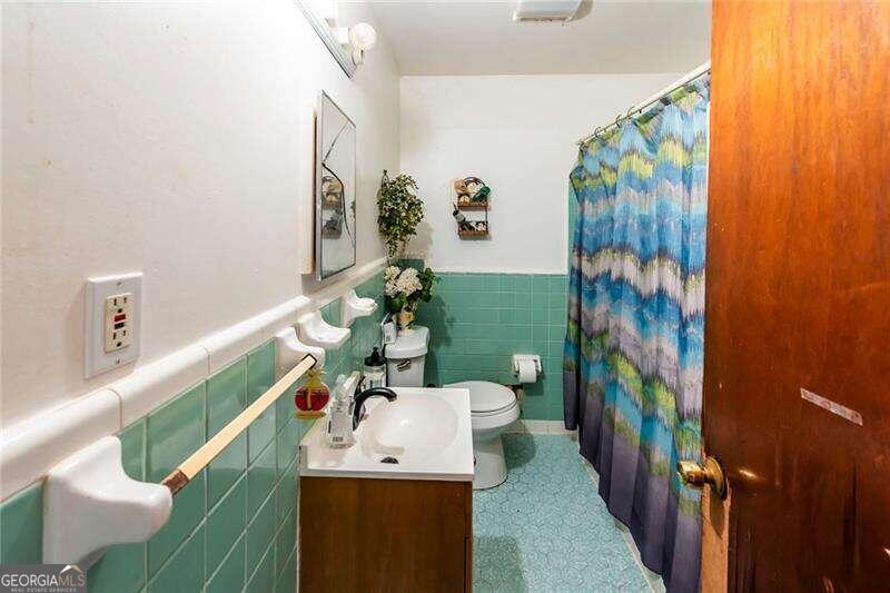 6055 Blackhawk Trail Se Property Photo 9