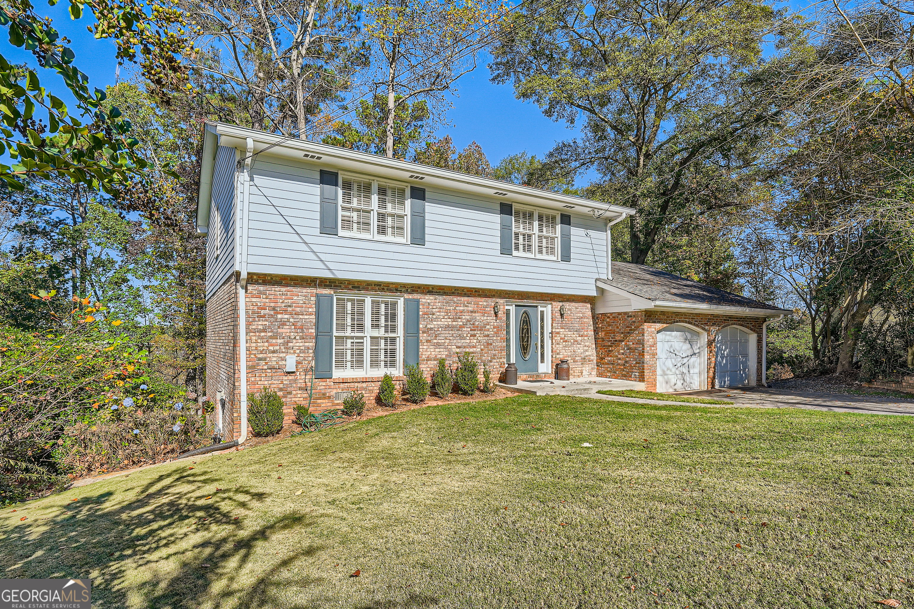 2958 Applewood Court Ne Property Photo 2