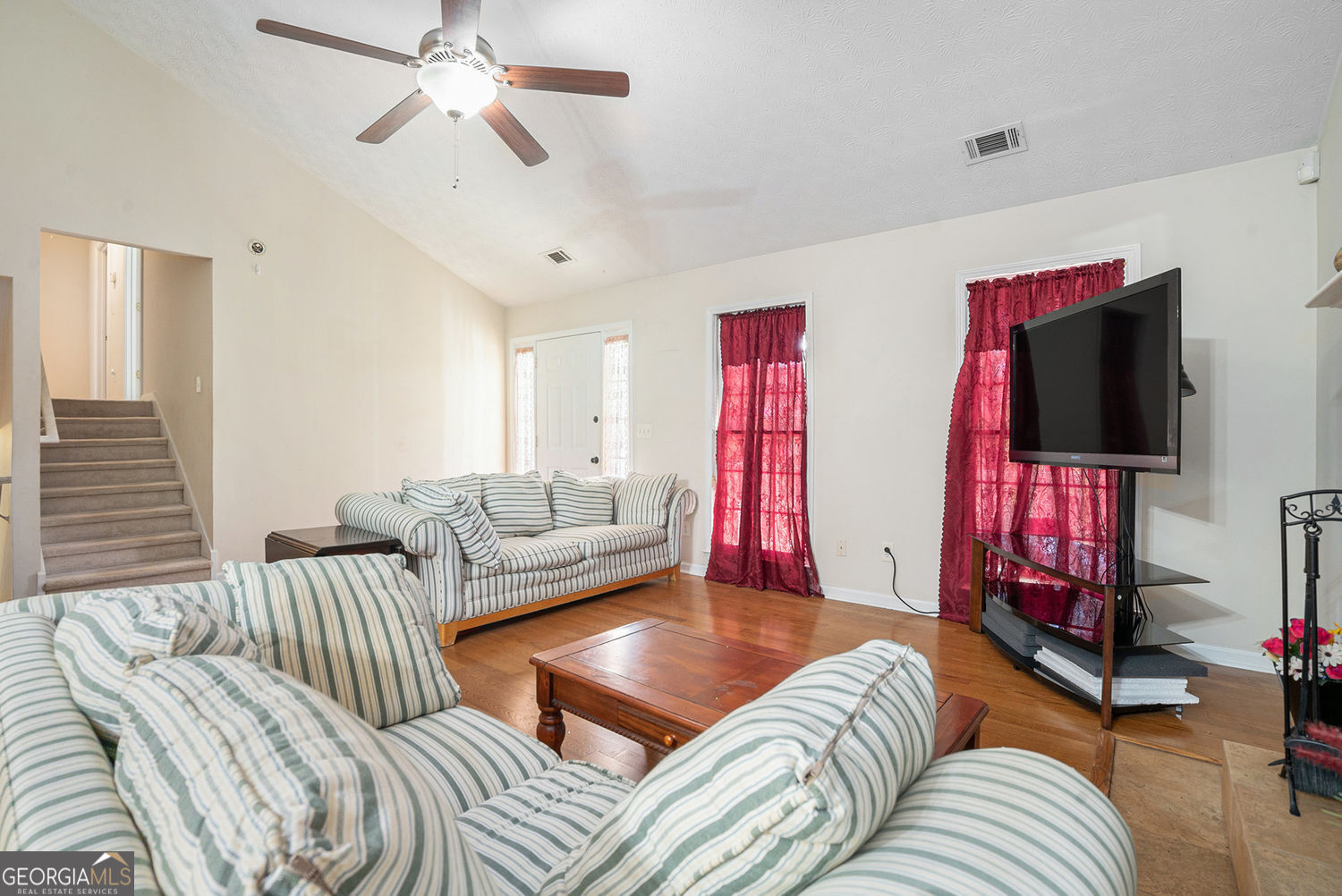 100 Gales Way E Property Photo 2