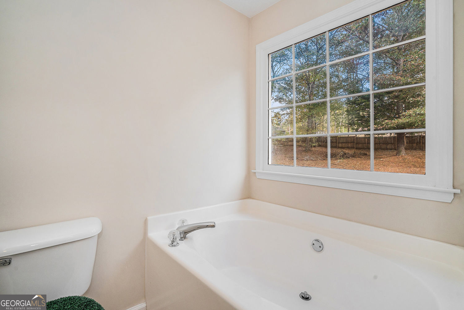 100 Gales Way E Property Photo 24