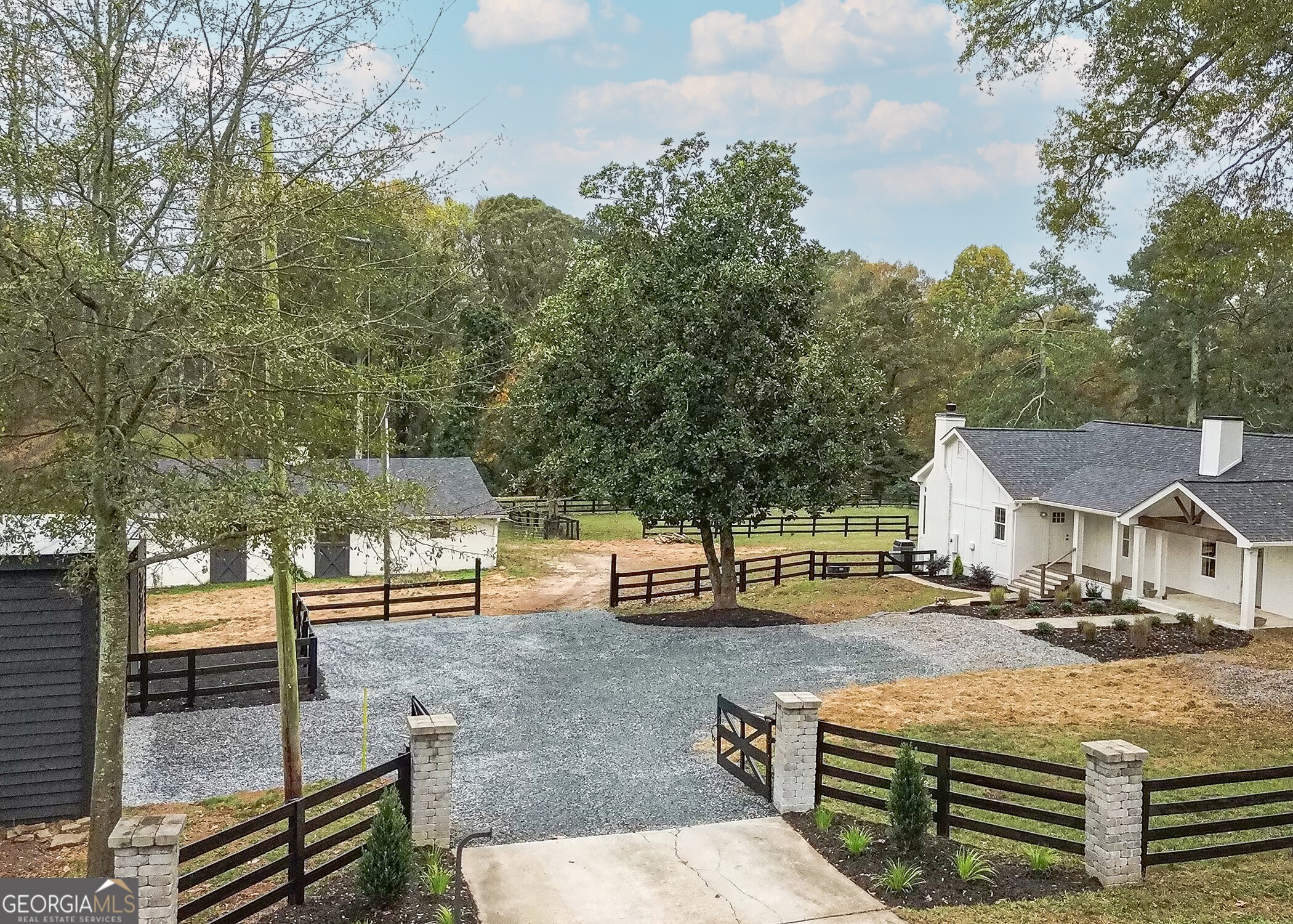 15585 Thompson Road Property Photo 2