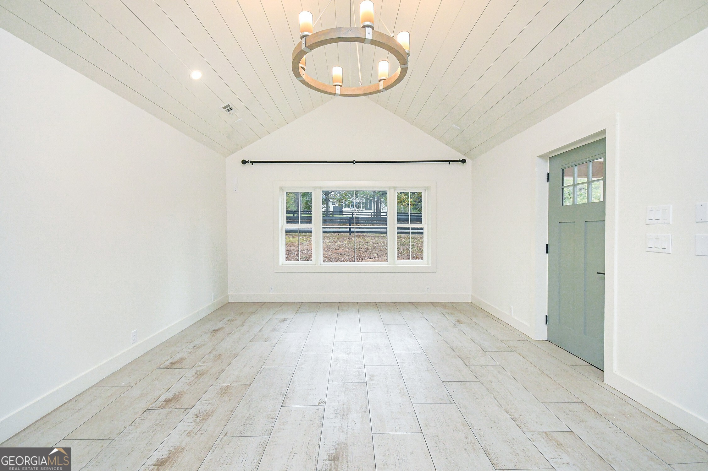 15585 Thompson Road Property Photo 6