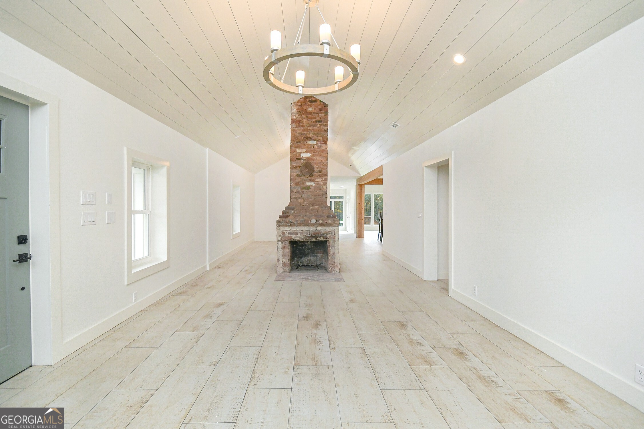 15585 Thompson Road Property Photo 7