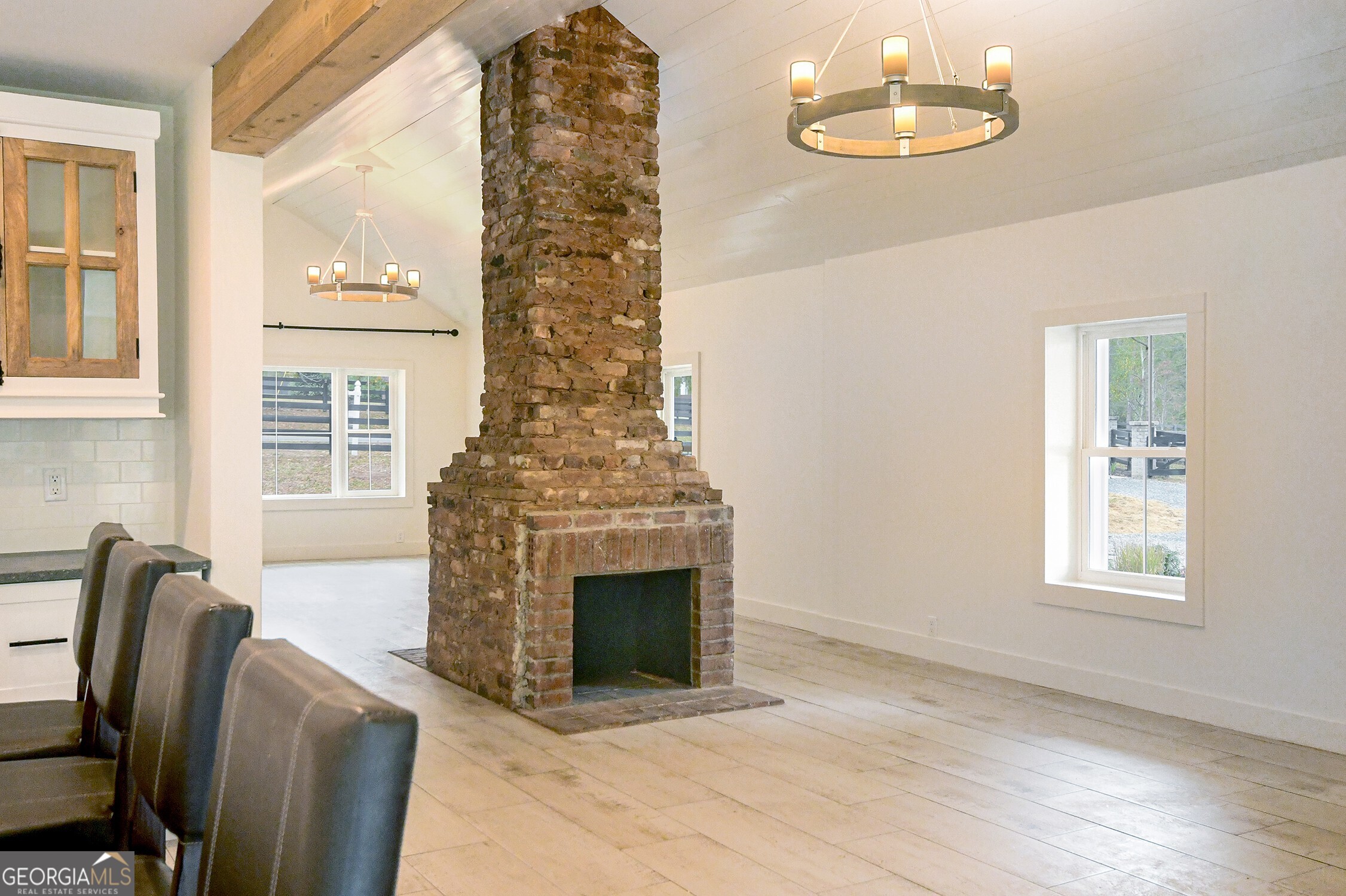 15585 Thompson Road Property Photo 9