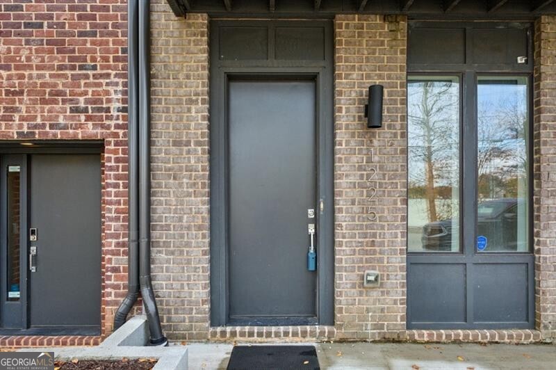 1225 Chelsea Circle Nw Property Photo 3
