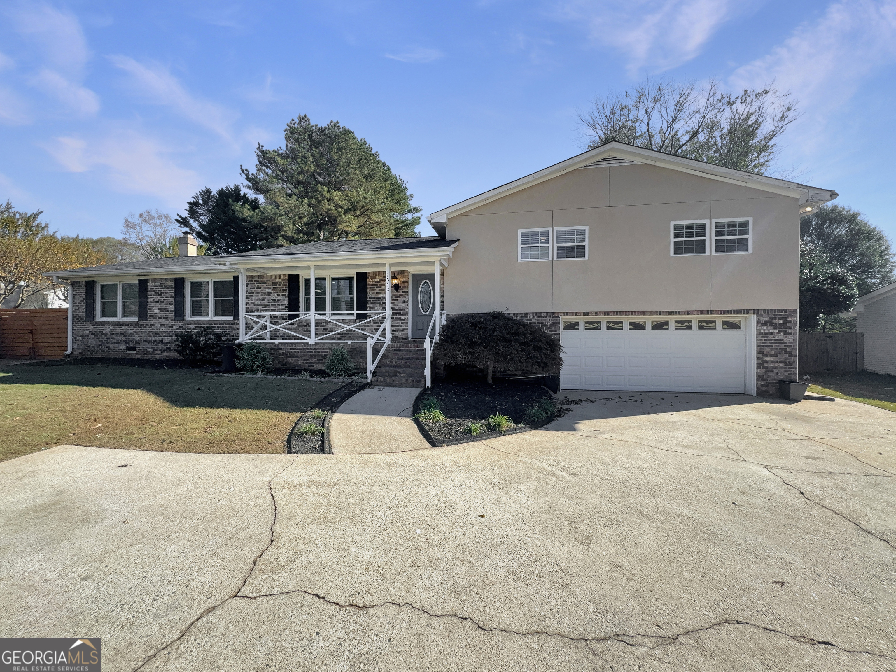 1672 Scufflegrit Road Property Photo 1