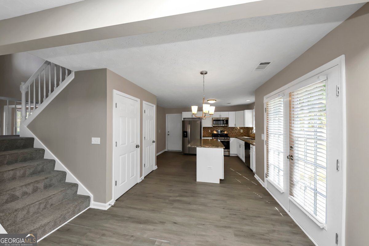 214 Kensington Trace Property Photo 6