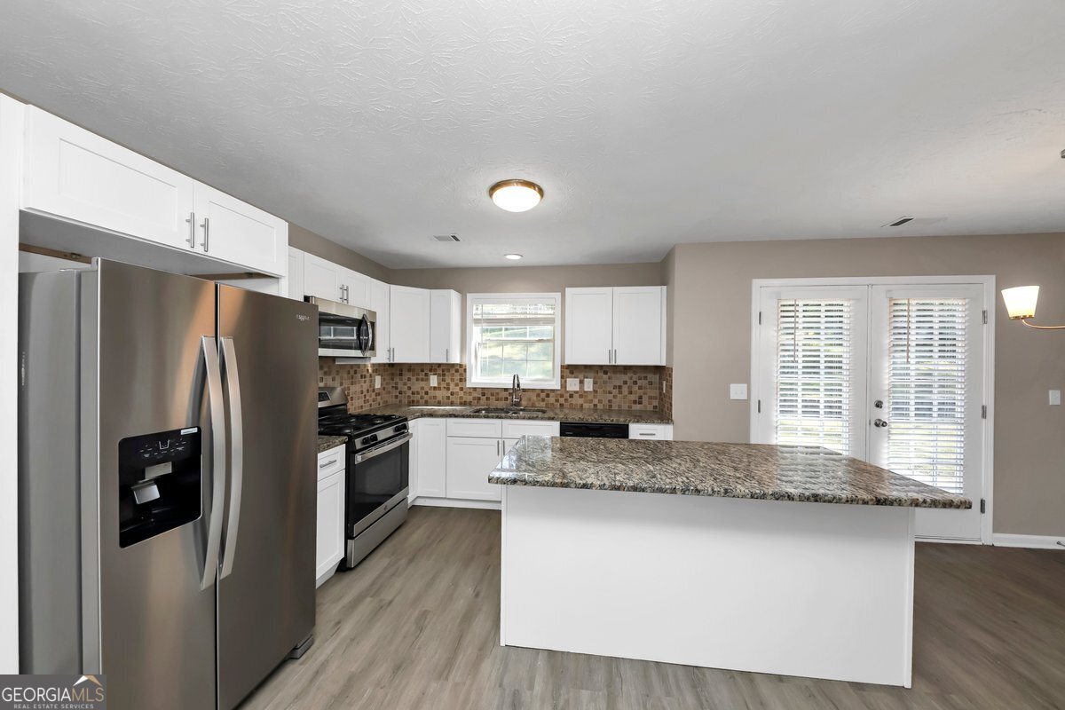 214 Kensington Trace Property Photo 8
