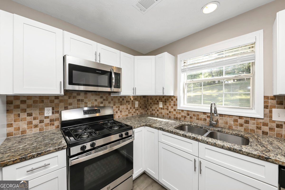 214 Kensington Trace Property Photo 9