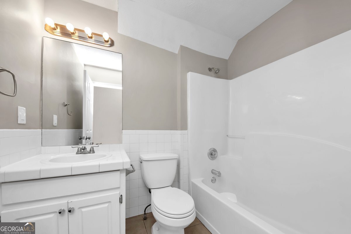 214 Kensington Trace Property Photo 16