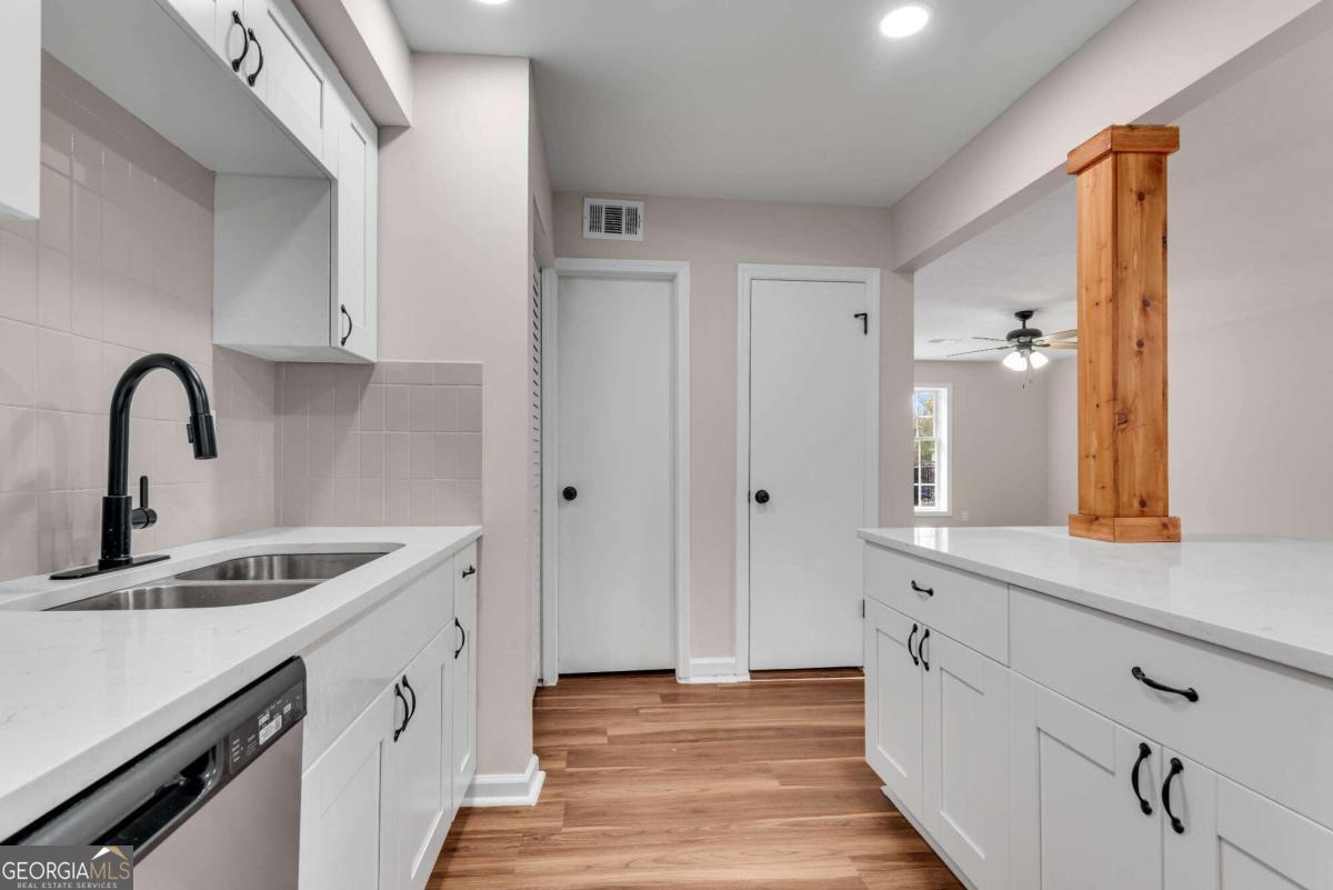 3091 Colonial Way # J3 Property Photo 14