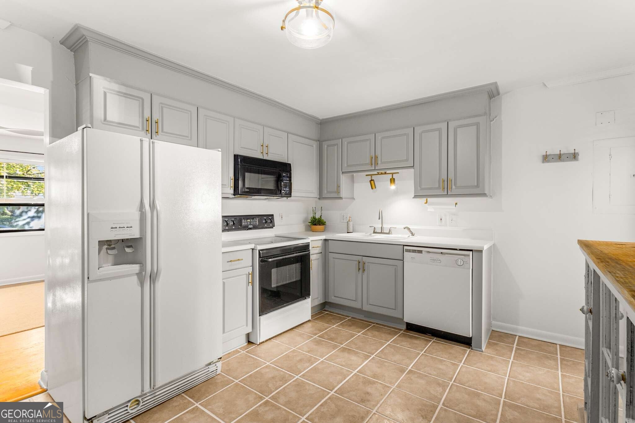 818 Greenwood Avenue Ne # 101 Property Photo 6