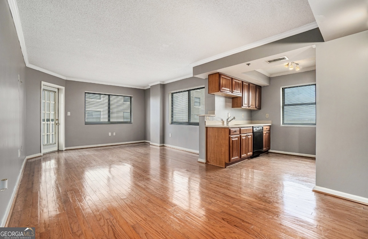 795 Hammond Drive # 2012 Property Photo 4
