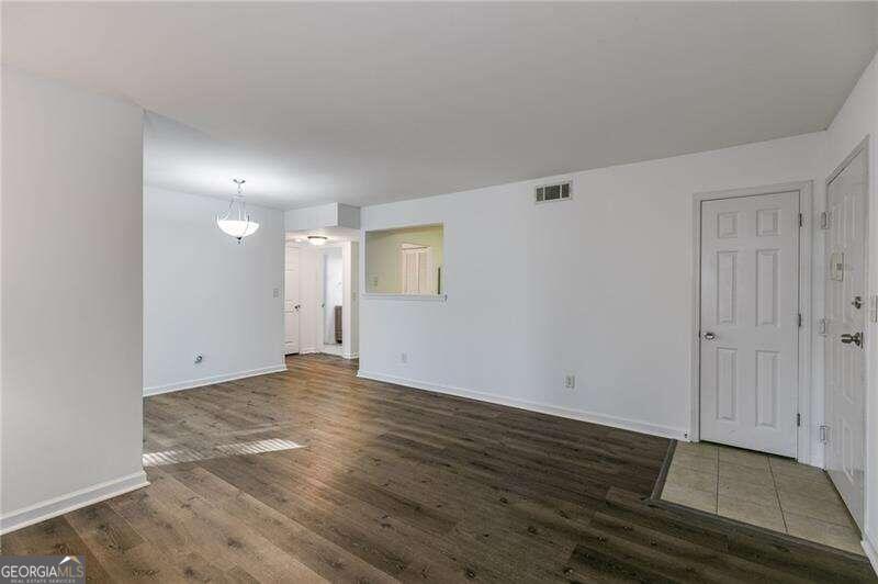 4004 Wingate Way Property Photo 5