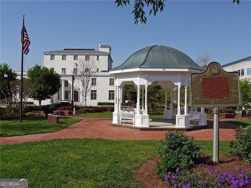 172 Railroad Street Property Photo 12