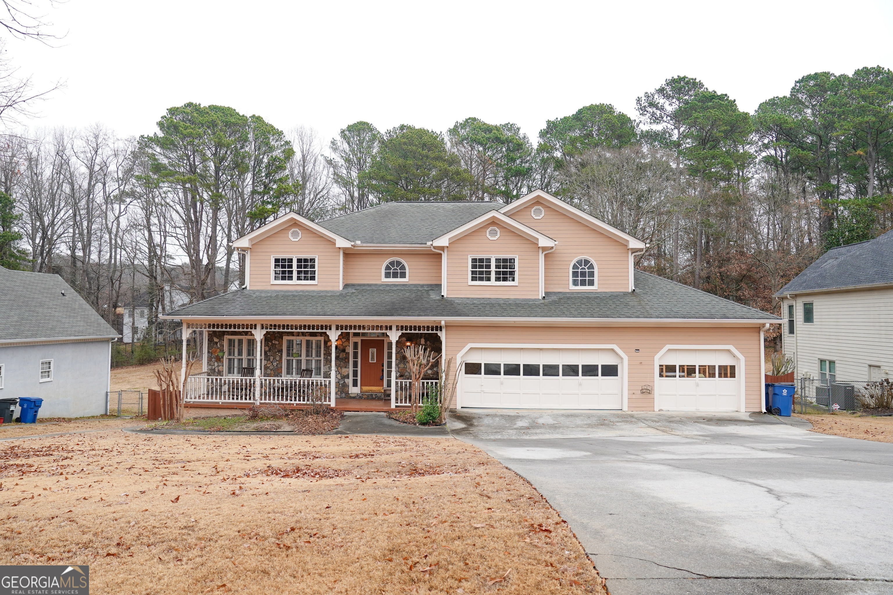2068 Lakewood Circle Property Photo 1