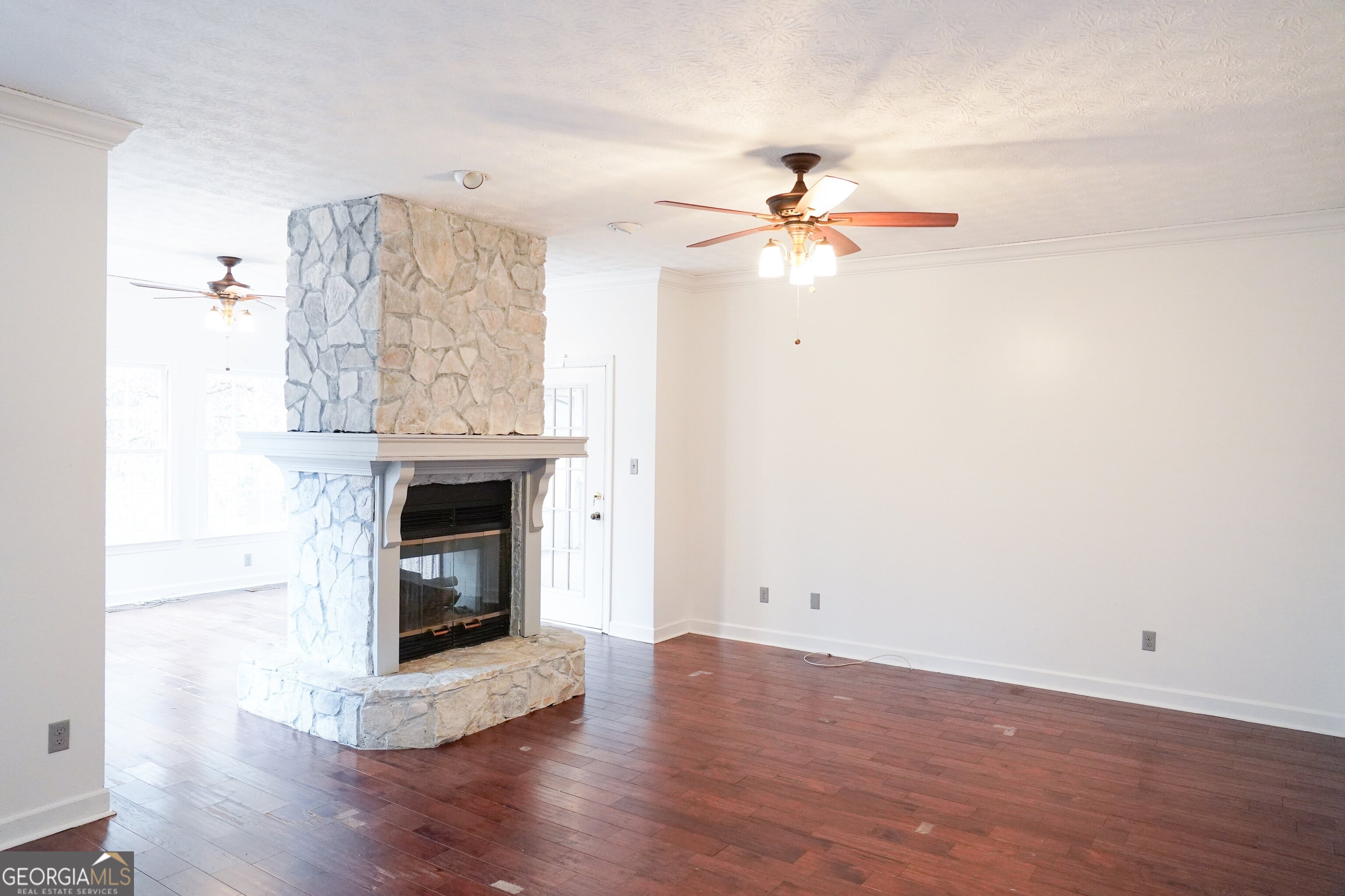 2068 Lakewood Circle Property Photo 6