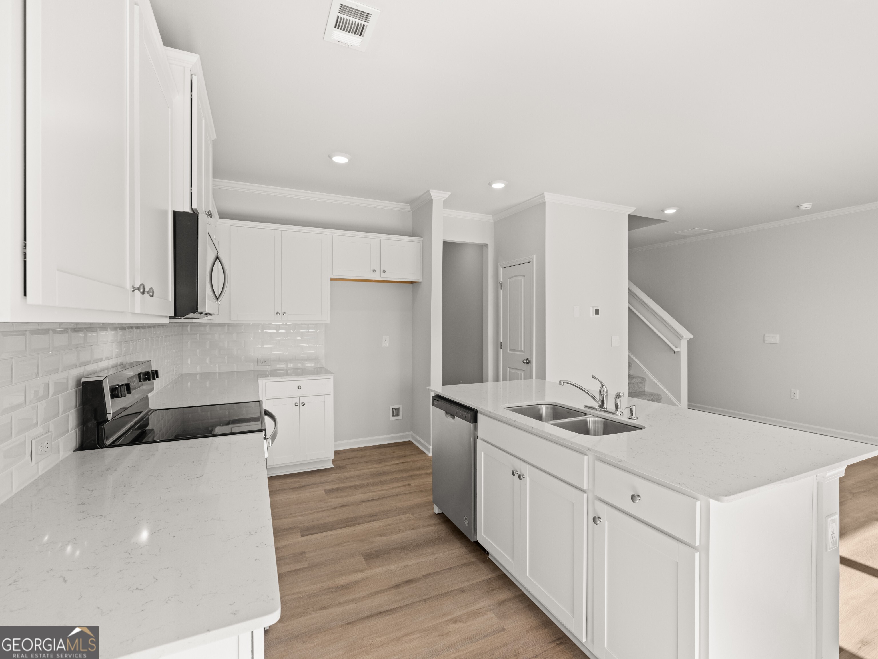 6654 Corryton Street Property Photo 5