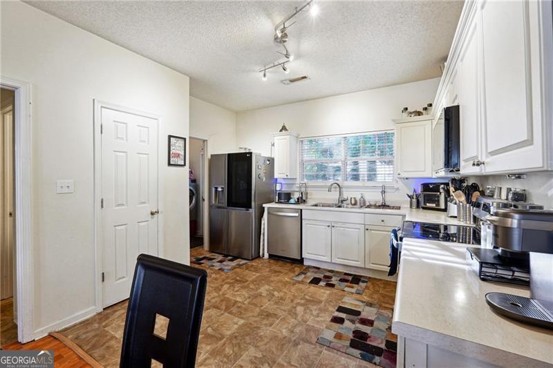 6677 Sunset Hills Boulevard Property Photo 14