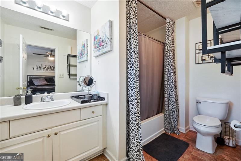 6677 Sunset Hills Boulevard Property Photo 20