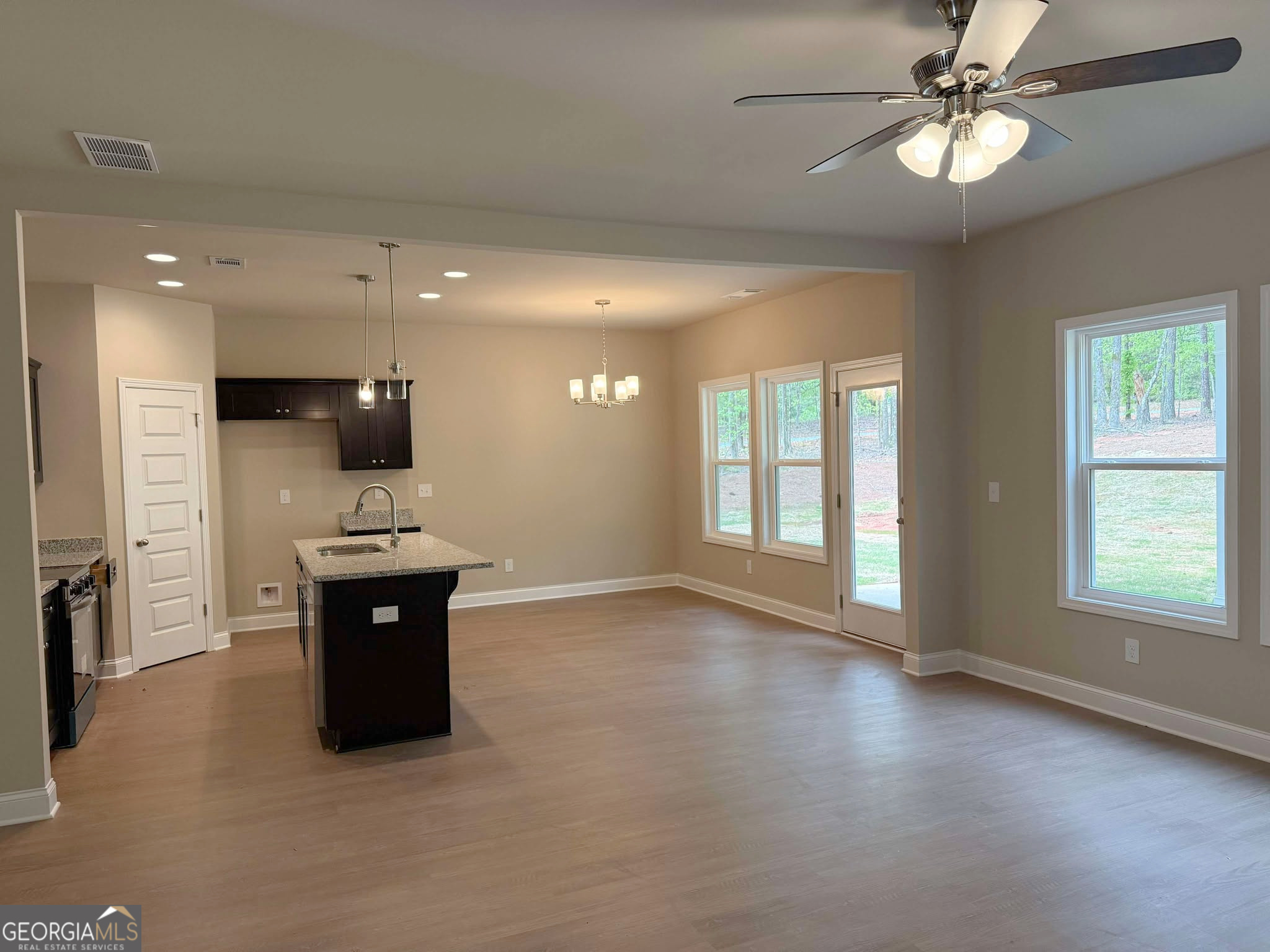 1555 South Bethany Road Property Photo 6