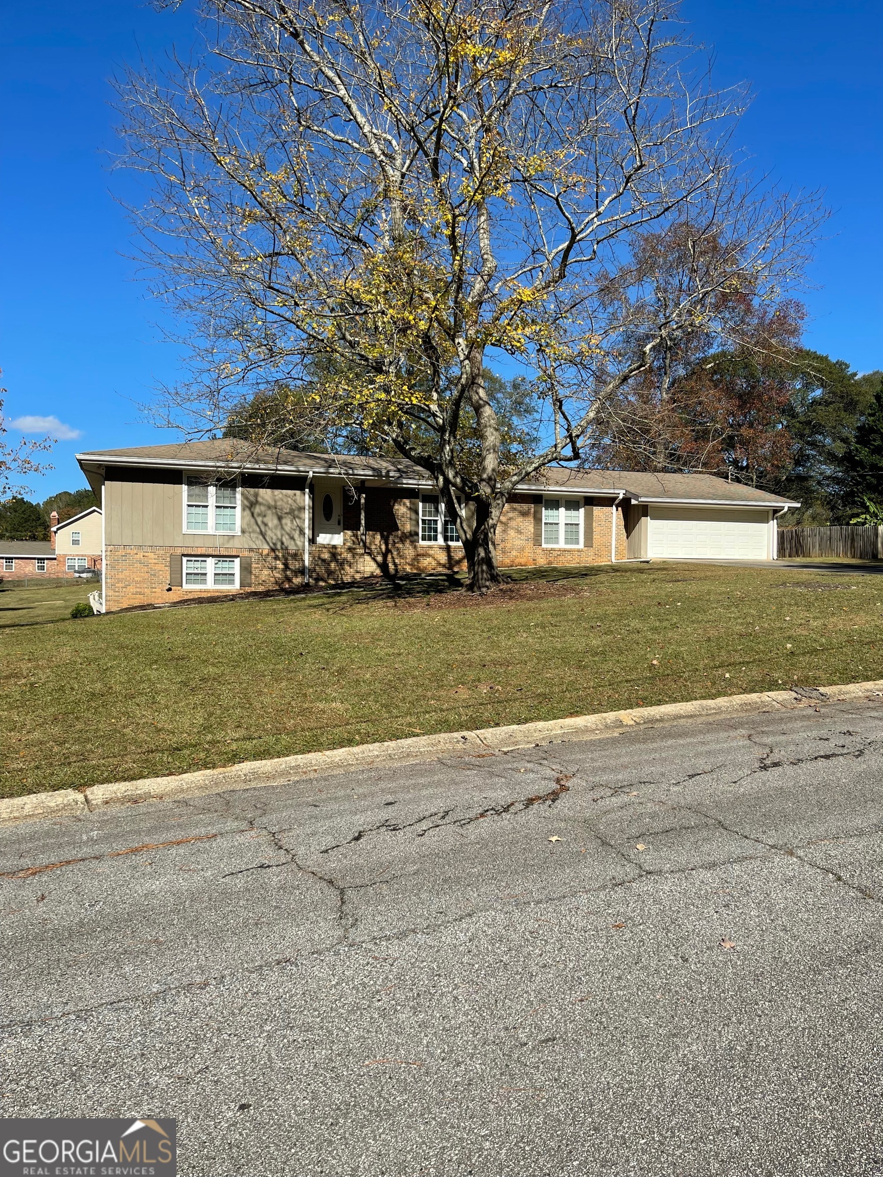 5003 Pineview Terrace Property Photo 3