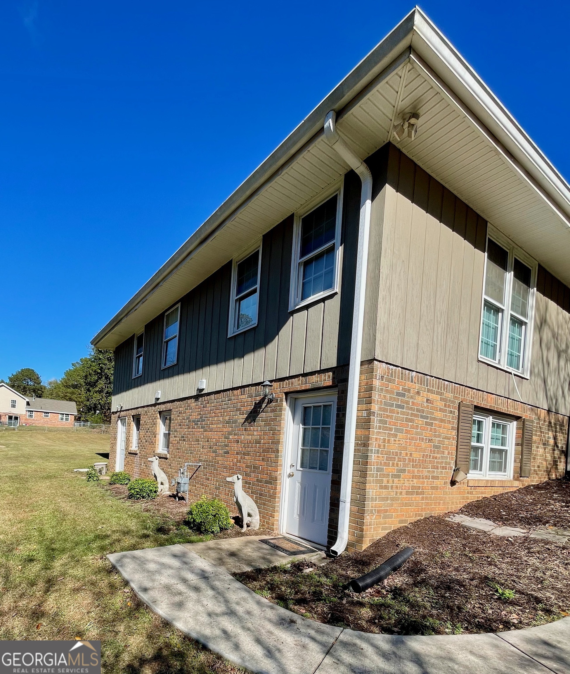 5003 Pineview Terrace Property Photo 4