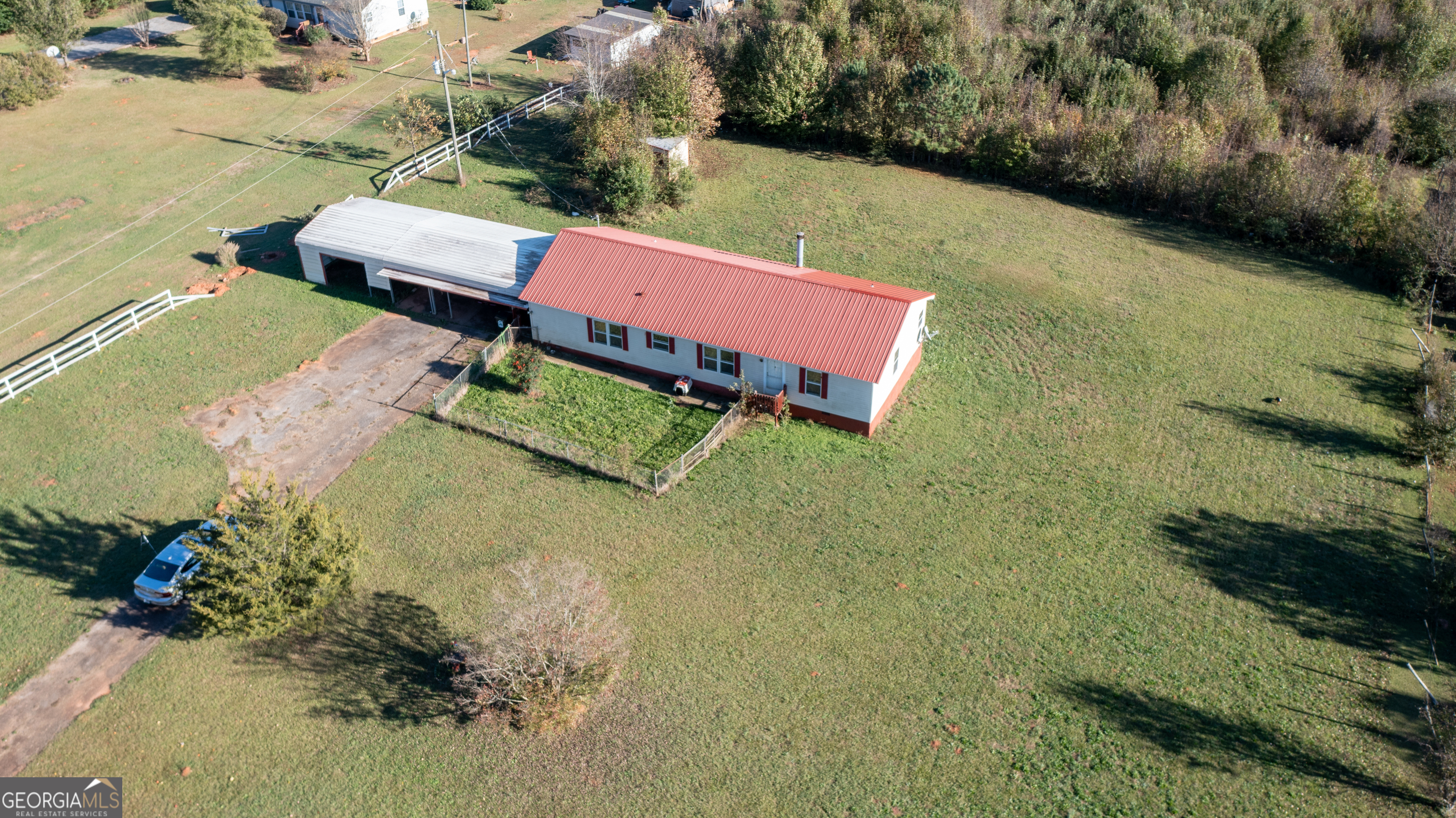 810 N Pomona Road Property Photo 2