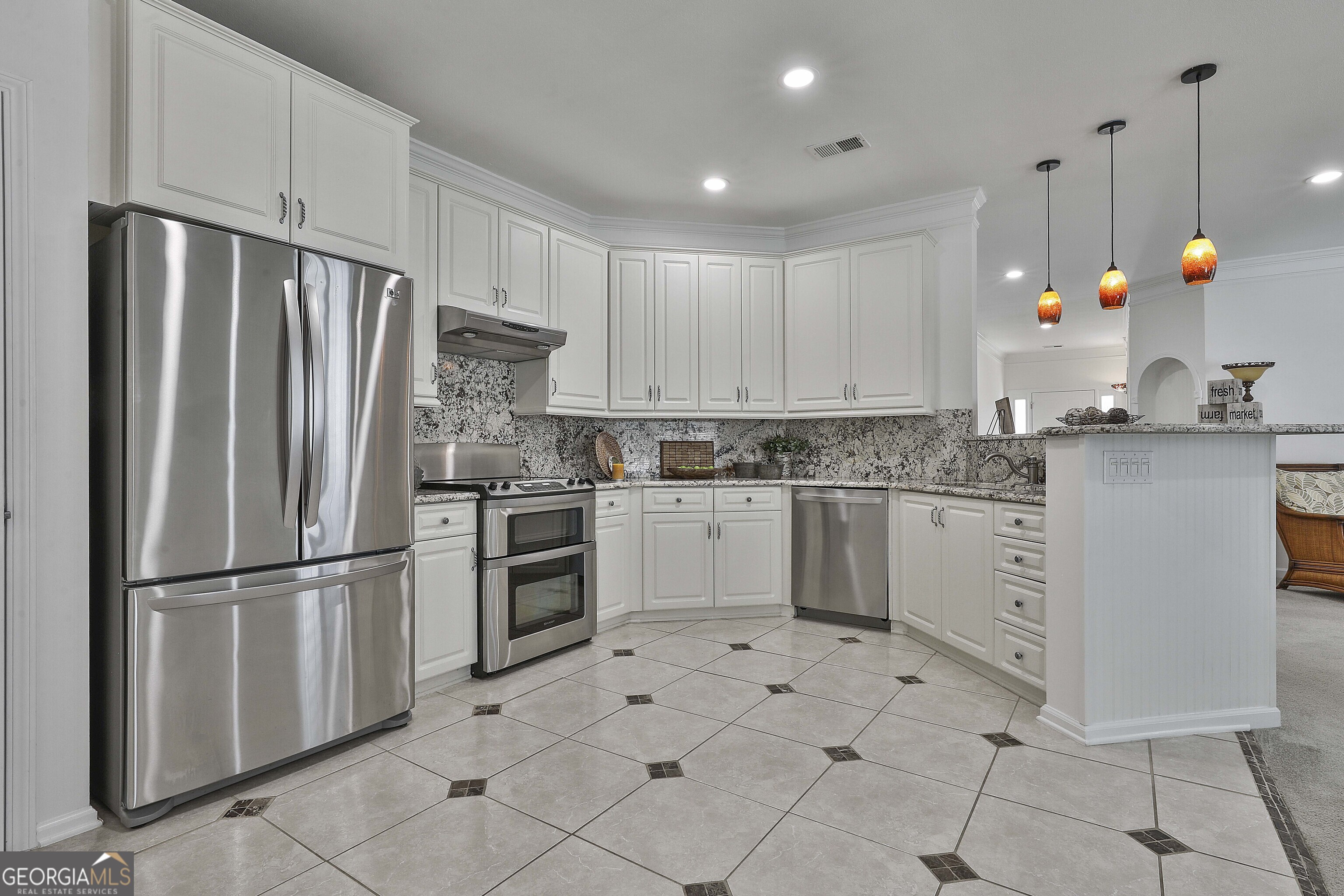1033 Pinehurst Drive Property Photo 3