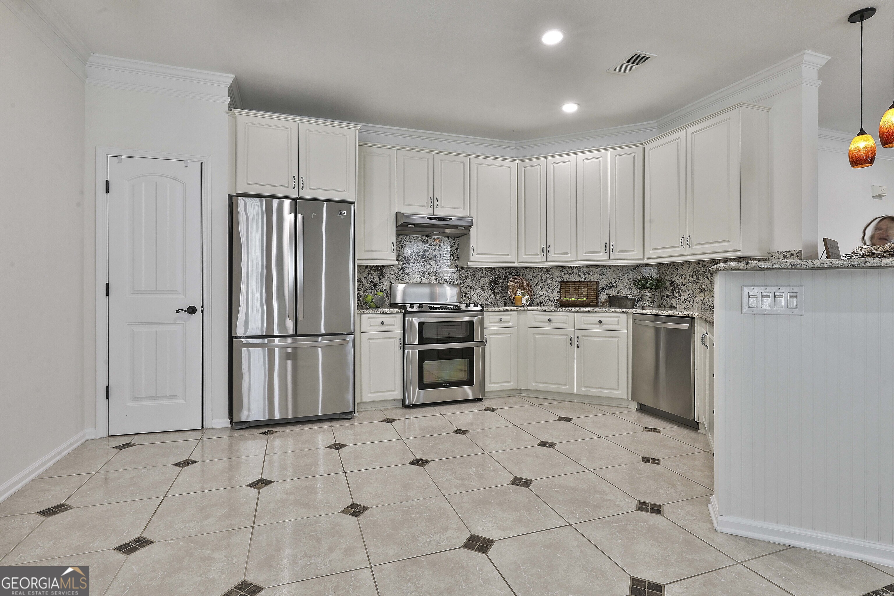 1033 Pinehurst Drive Property Photo 14