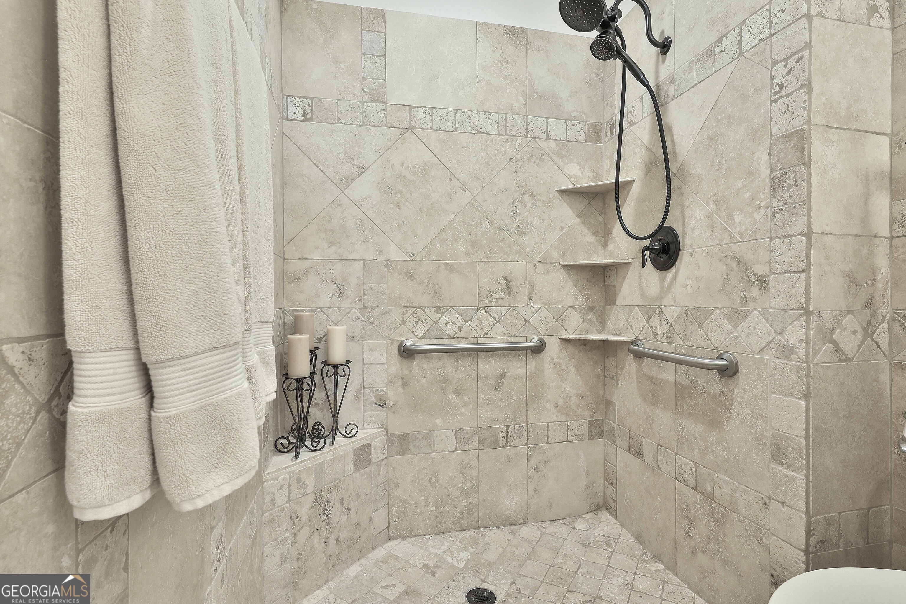 1033 Pinehurst Drive Property Photo 21