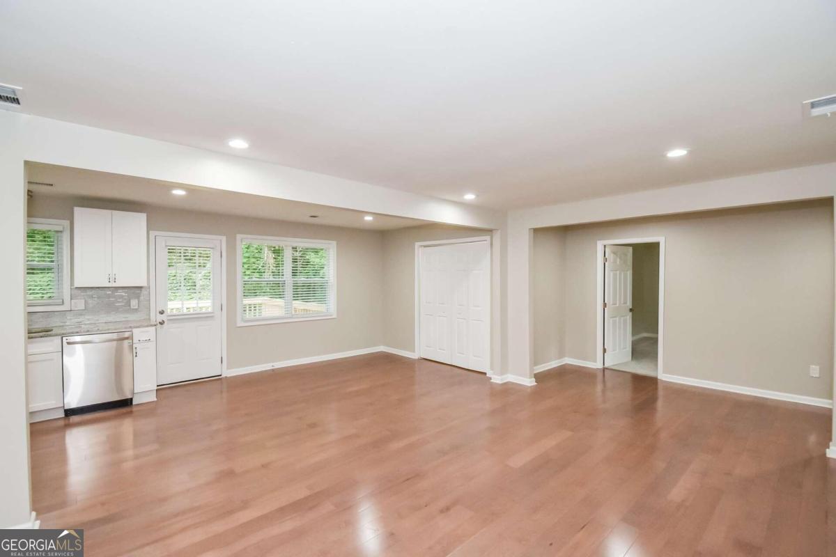 429 Landers Drive Sw Property Photo 3