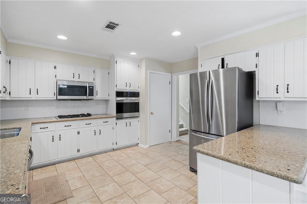 527 Eight Point Court Property Photo 3