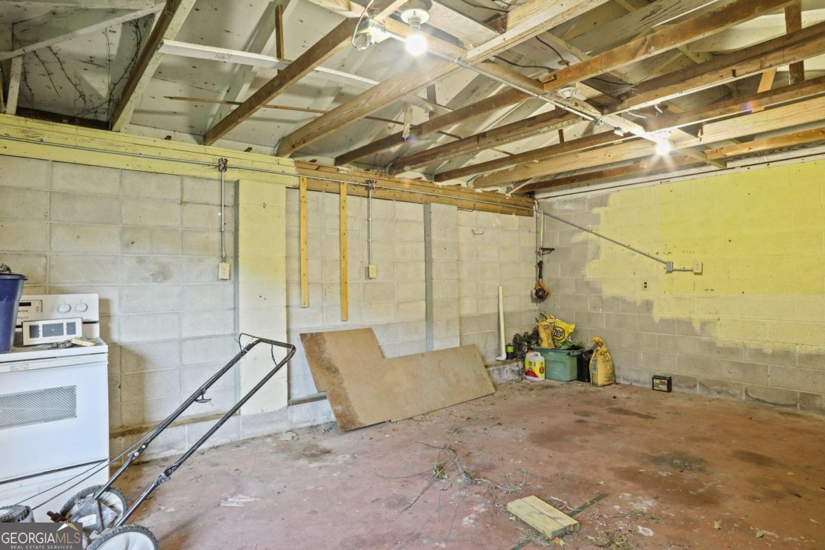 3808 Waycross Highway Property Photo 10