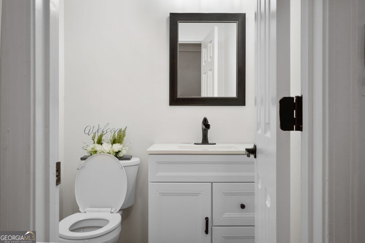 2165 Amberly Glen Way Property Photo 4