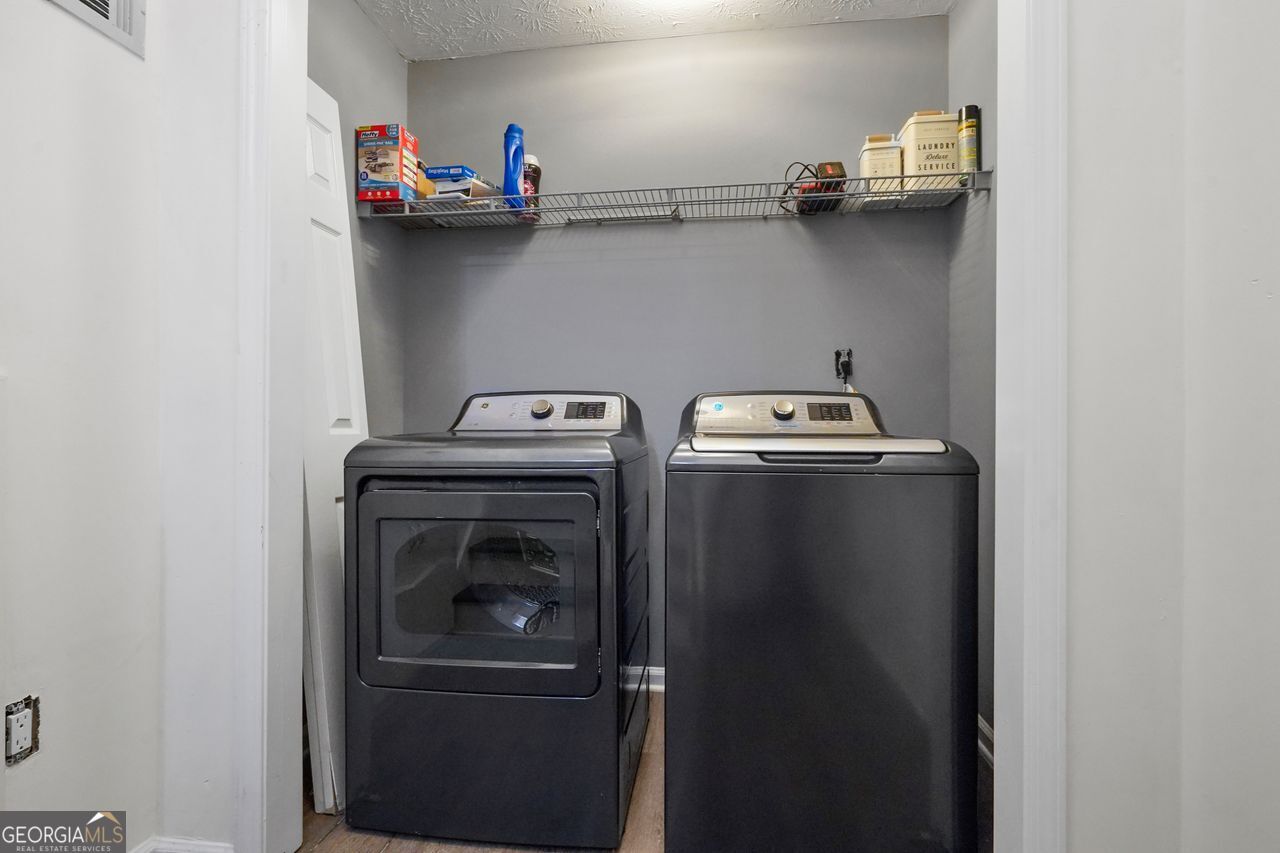 2165 Amberly Glen Way Property Photo 7