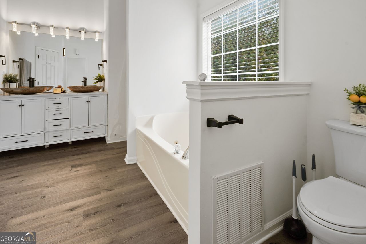 2165 Amberly Glen Way Property Photo 10