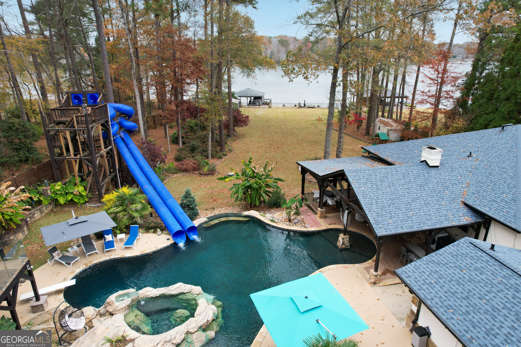 2440 Emerald Drive Property Photo 2