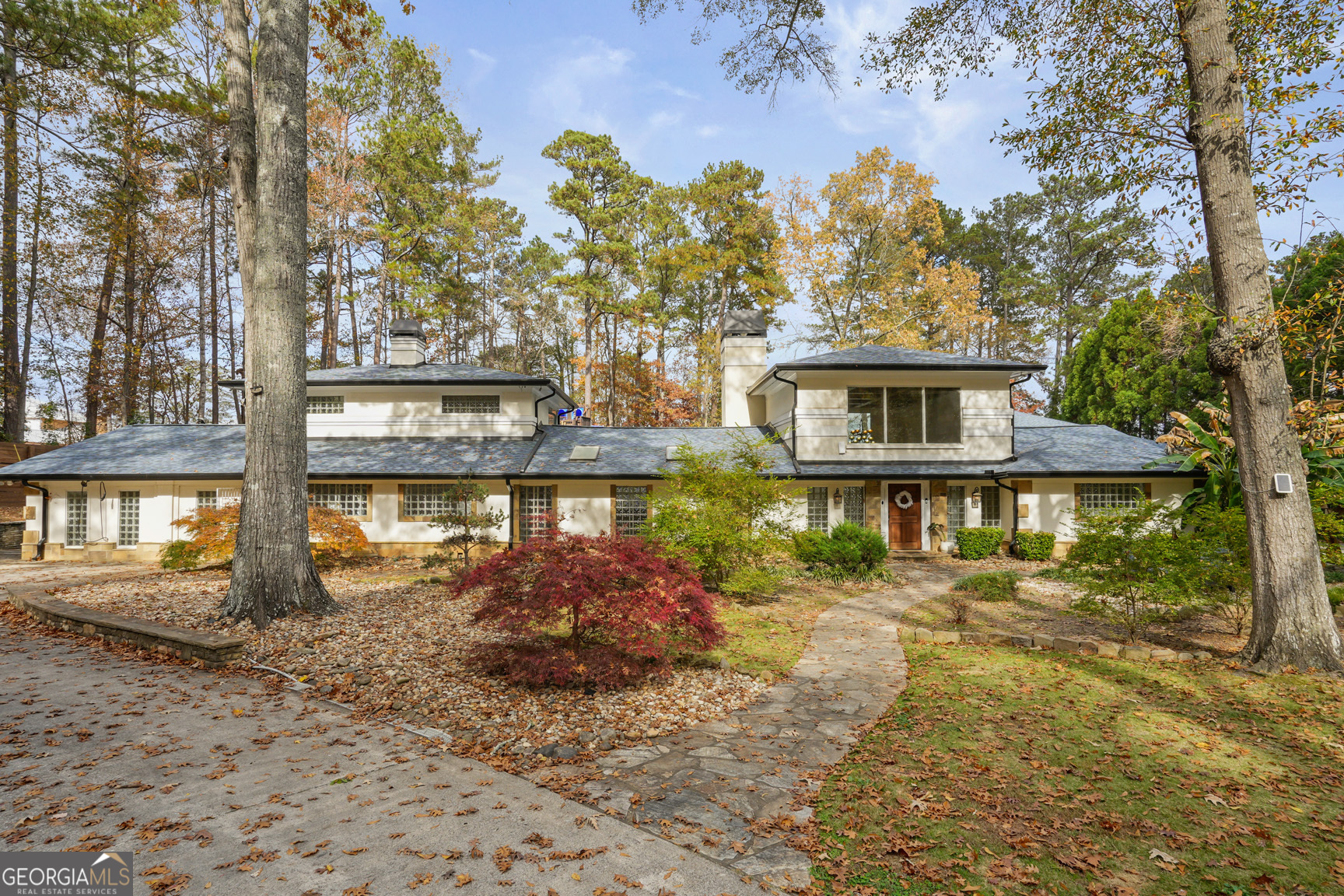 2440 Emerald Drive Property Photo 4