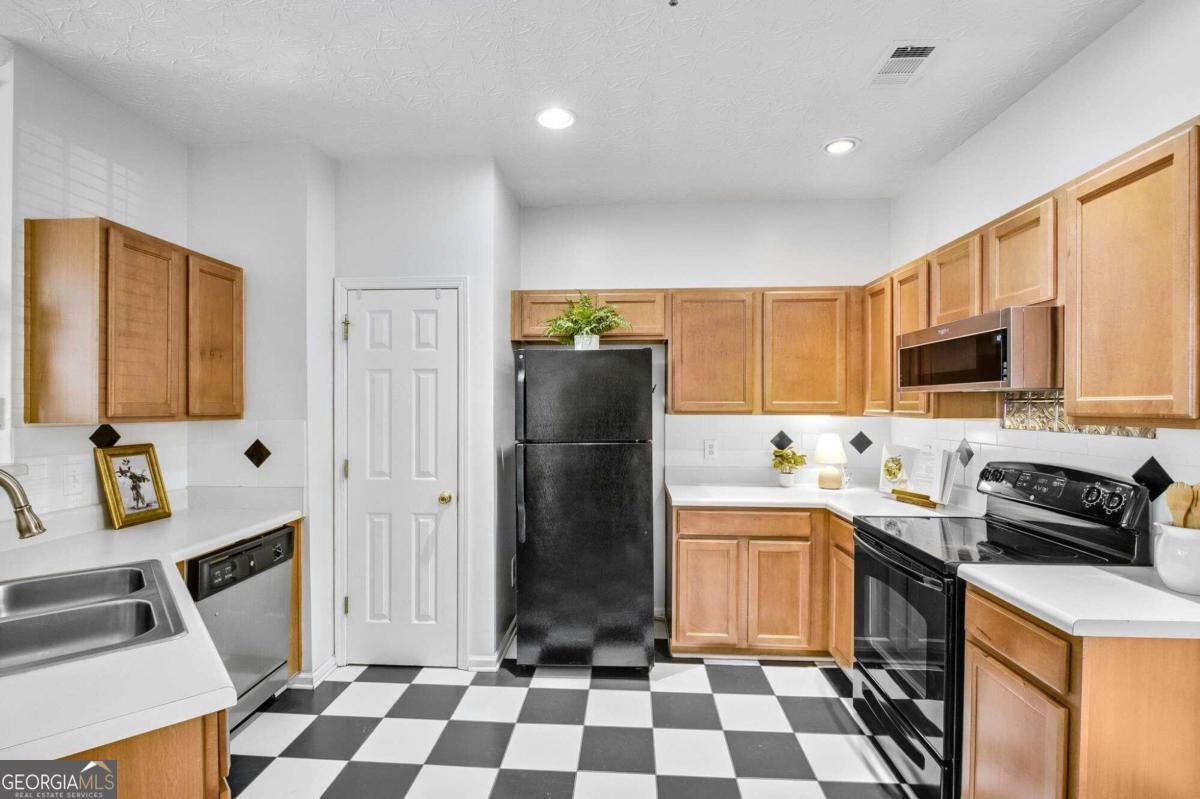 203 Village Square Drive Property Photo 7