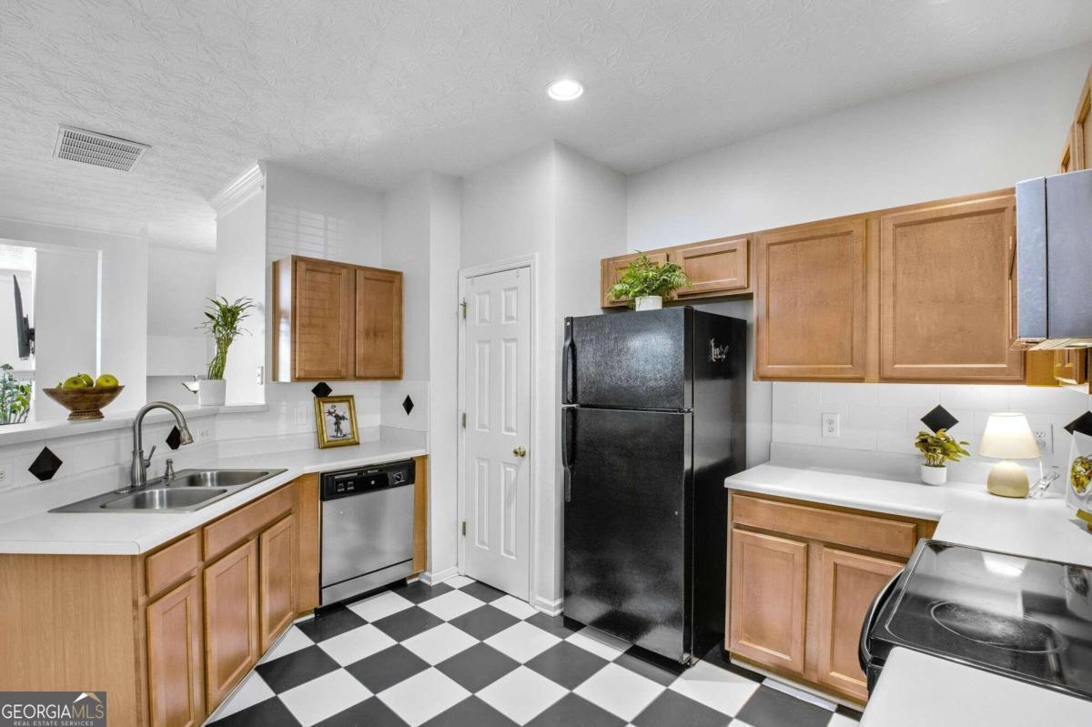 203 Village Square Drive Property Photo 8