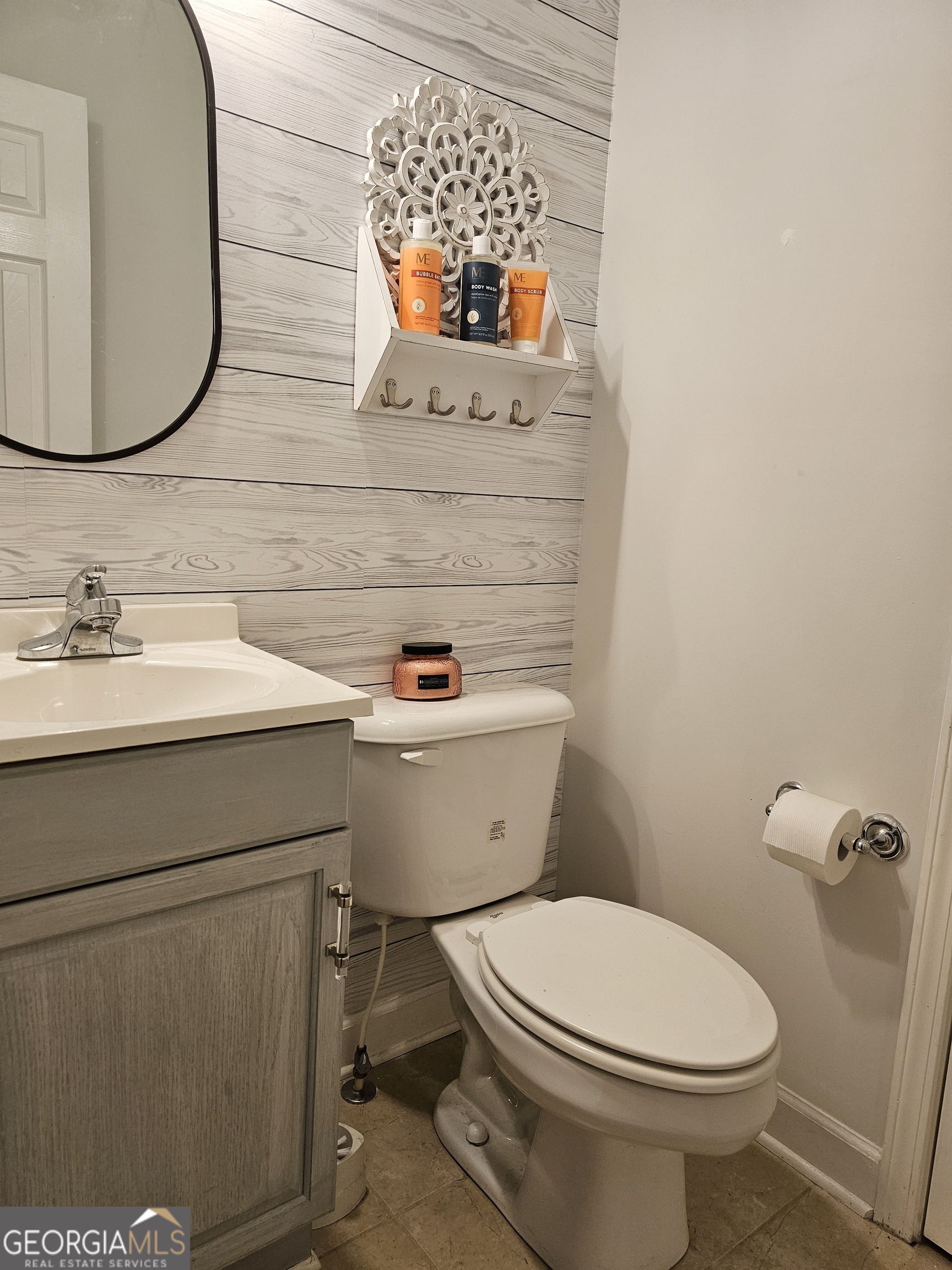 102 N Hill Street Property Photo 2