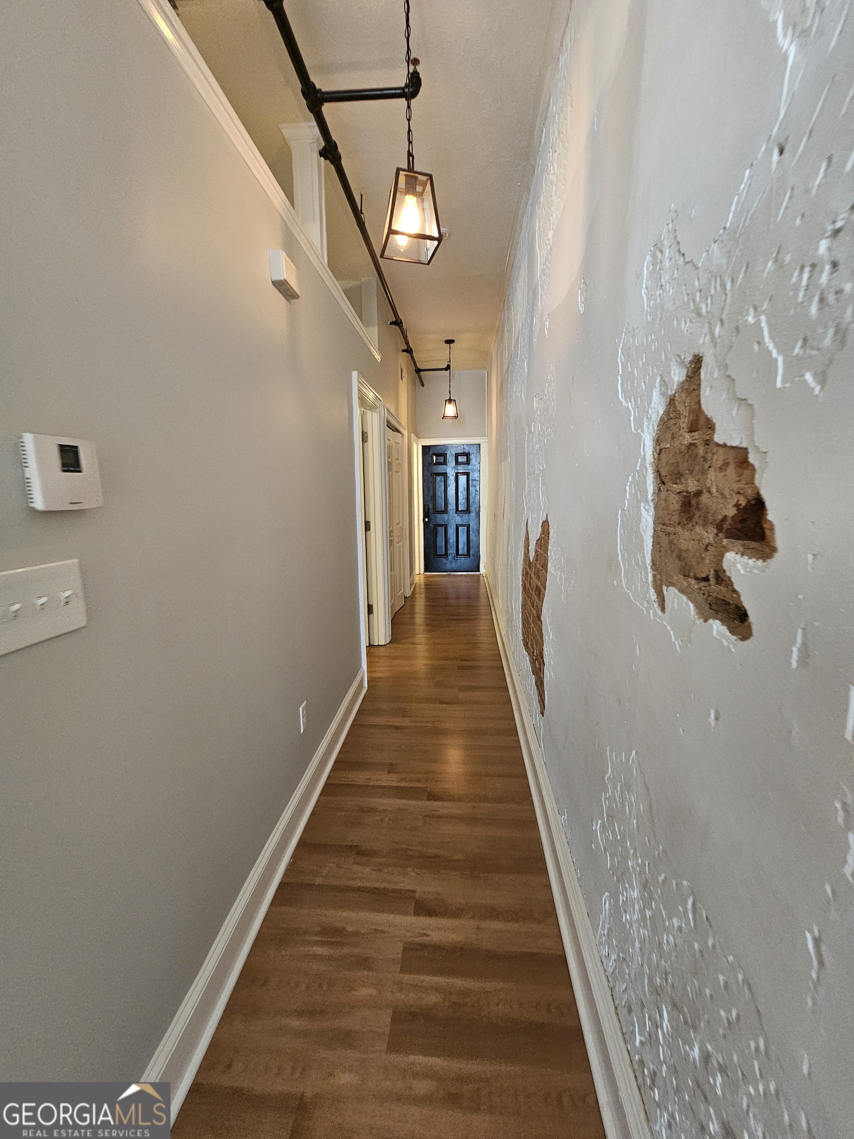 102 N Hill Street Property Photo 11