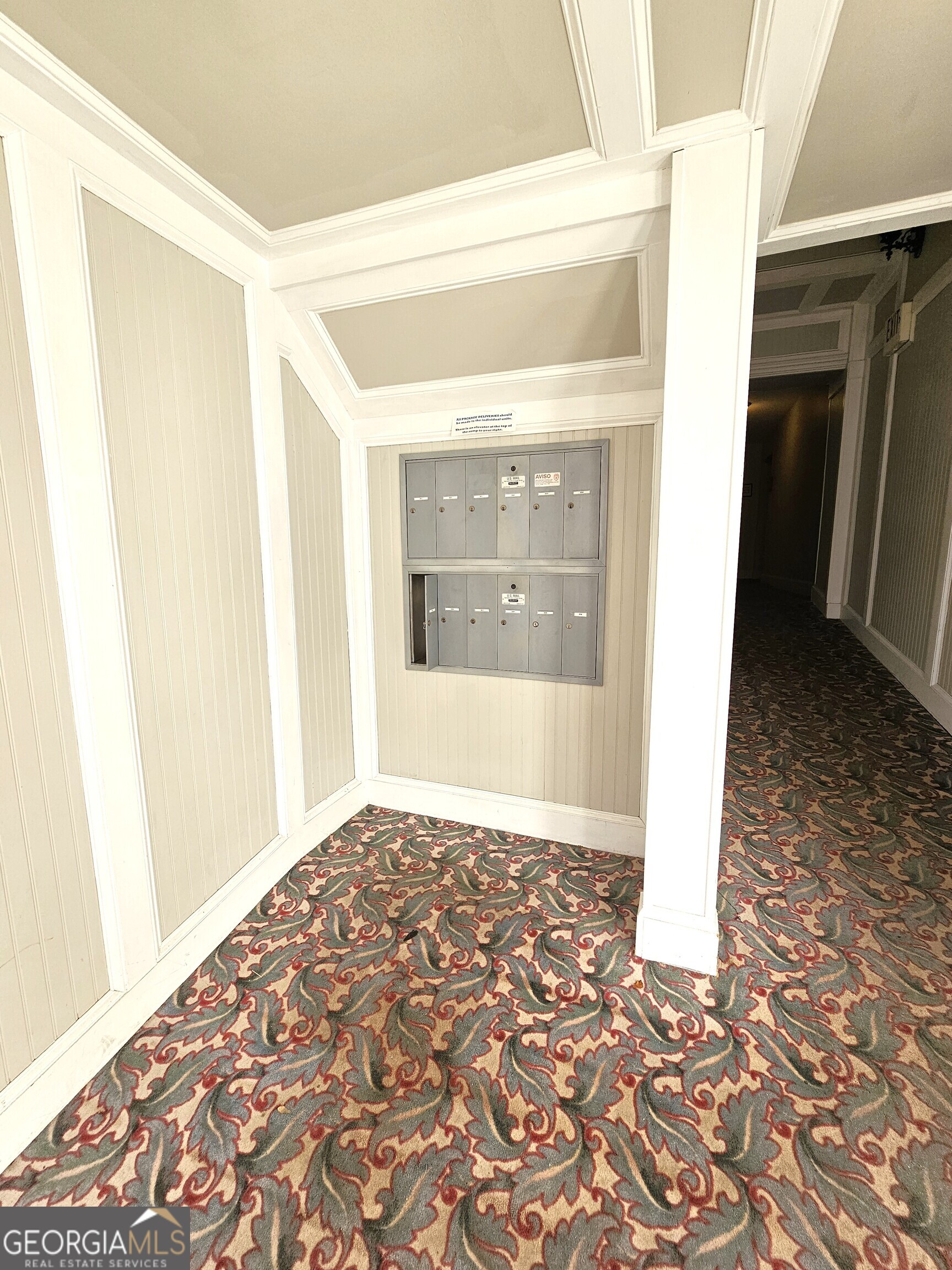 102 N Hill Street Property Photo 13