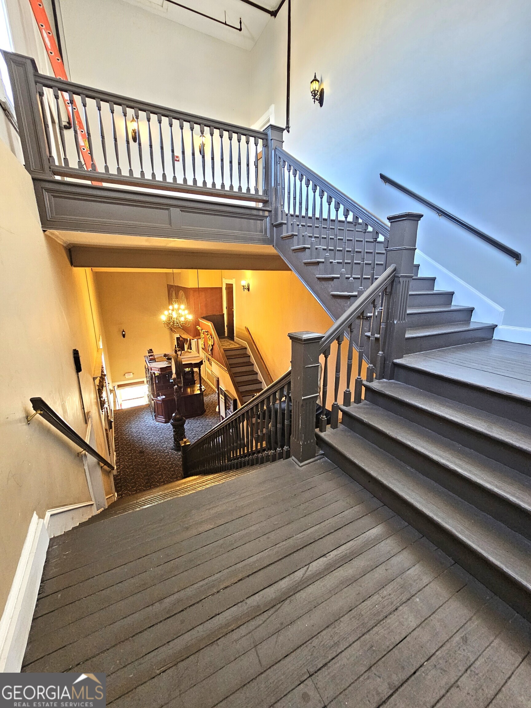 102 N Hill Street Property Photo 16