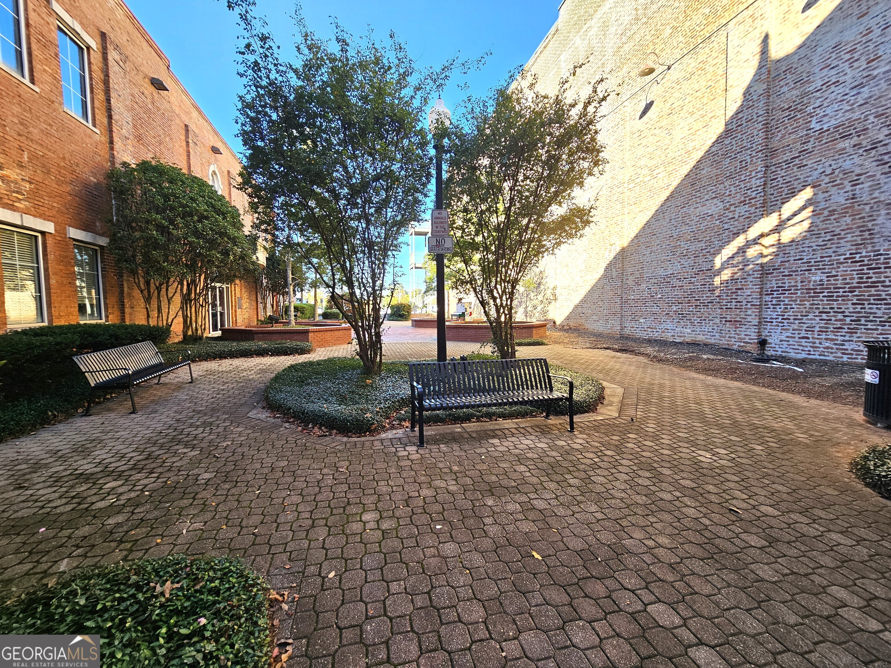 102 N Hill Street Property Photo 18